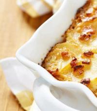 Oven-baked potatoes, whole and wedges, with cheese, mayonnaise and garlic, country style