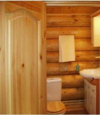 How to properly make a bathroom in a wooden house
